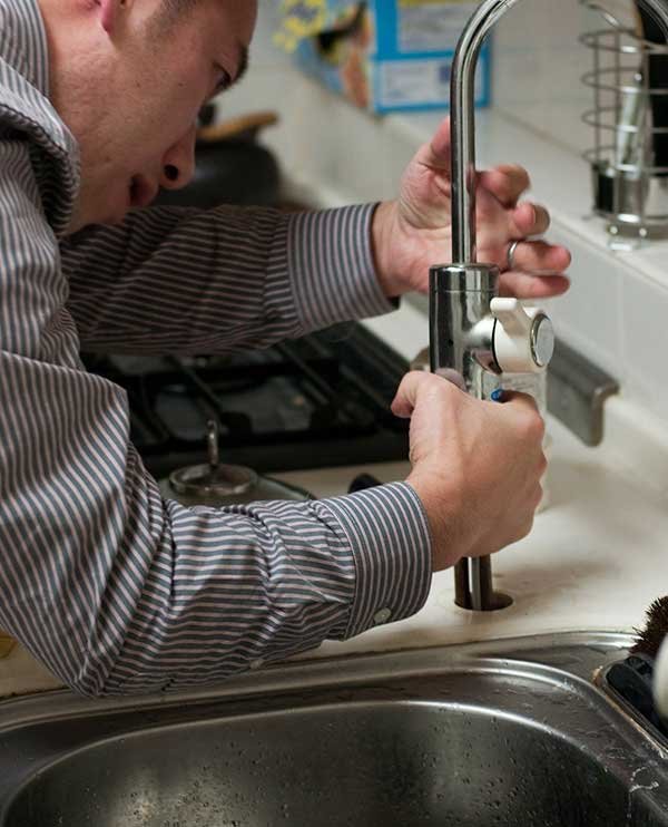 Temecula plumber fixing faucet
